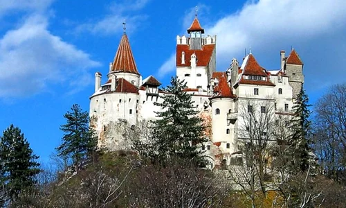 Expoziţia copilăriei la Castelul Bran jpeg