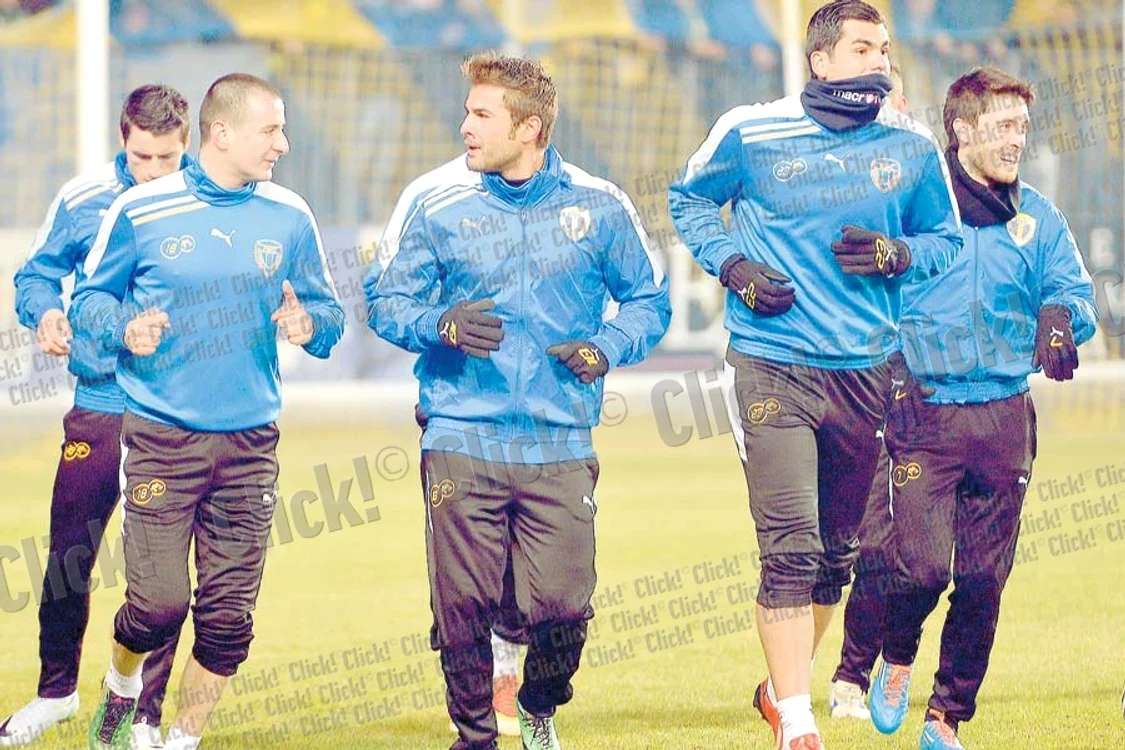 Adrian Mutu a fost  în formă la singurul  antrenament făcut  de Petrolul în acest  an în România  (fotografii: Roberto Sălceanu / Dorin Constanda / Răzvan Păsărică)