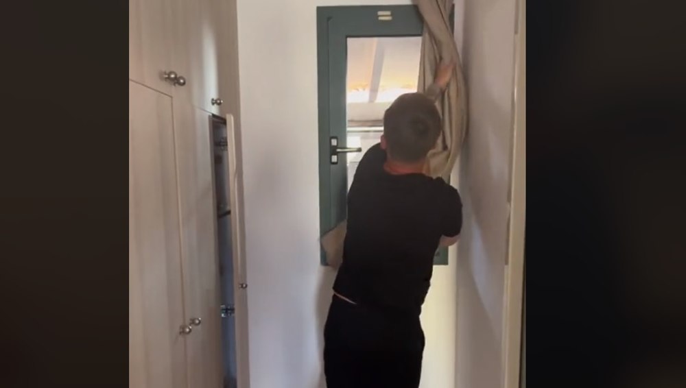 „Fereastra secretă” descoperită de un turist într-o cameră de hotel din Grecia. Unde ducea aceasta VIDEO
