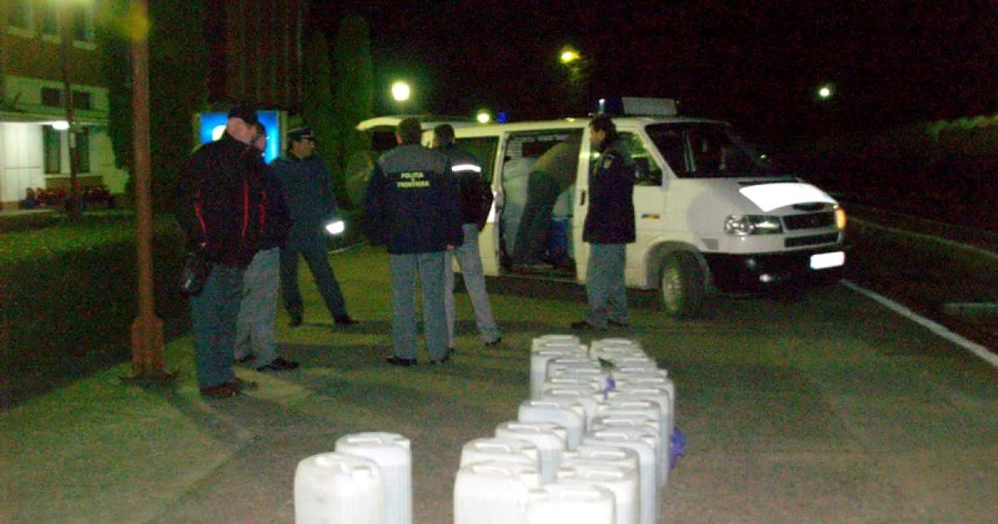 Vinul şi ţuica au fost confiscate de oamenii legii