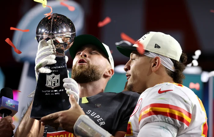 Travis Kelce și Patrick Mahomes FOTO EPA-EFE