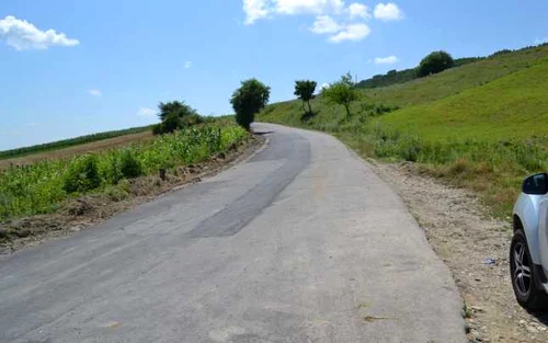 Drumul de la Stănişeşti a intrat în reparaţii capitale FOTO Mircea Merticariu