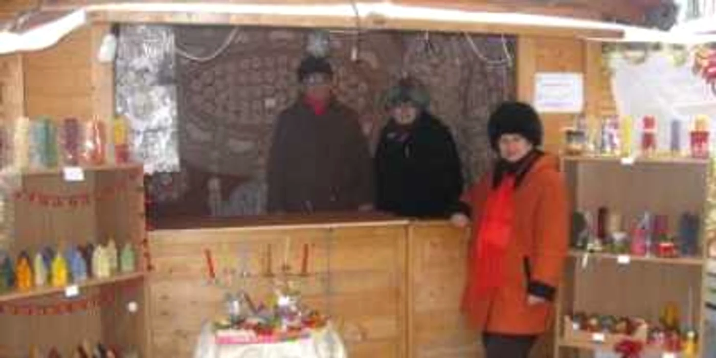 Stand cu lumânări sculptate