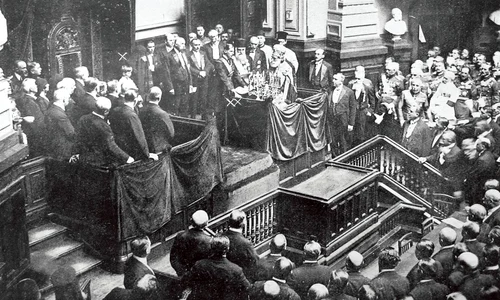 Calendar 20 iulie: 1927   Mihai I a devenit regele României, la numai 5 ani, în urma decesului bunicului său, Regele Ferdinand I jpeg