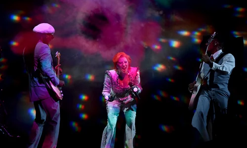 Gaga l a numit pe Bowie o adevărată inspirație pentru cariera sa jpeg