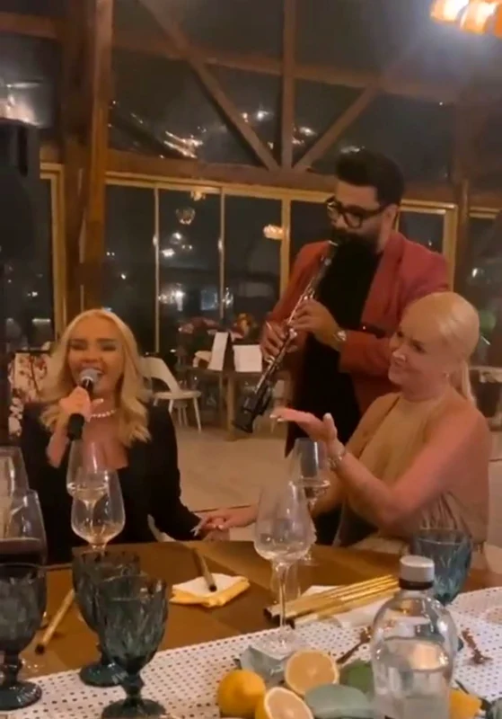 Maria Constantin a cântat la petrecerea prietenei sale. Sursă: Instagram