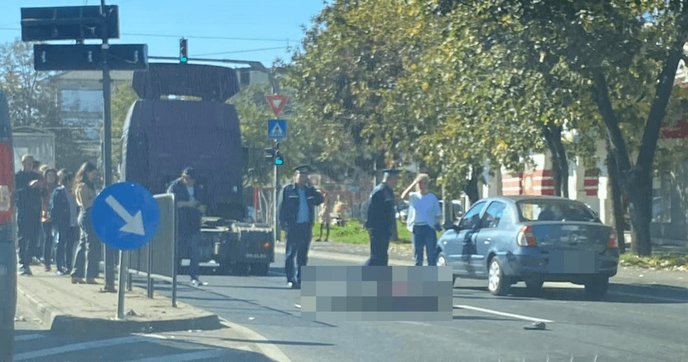 Accident mortal pe un bulevard din Timișoara. Un pieton a fost lovit de un camion