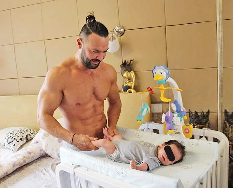 Cornel nu se desparte nici o clipă de Dryas