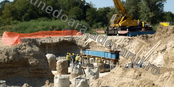 Lucrările pe tronsonul autostrăzii au avansat. Foto: Daniel Guță