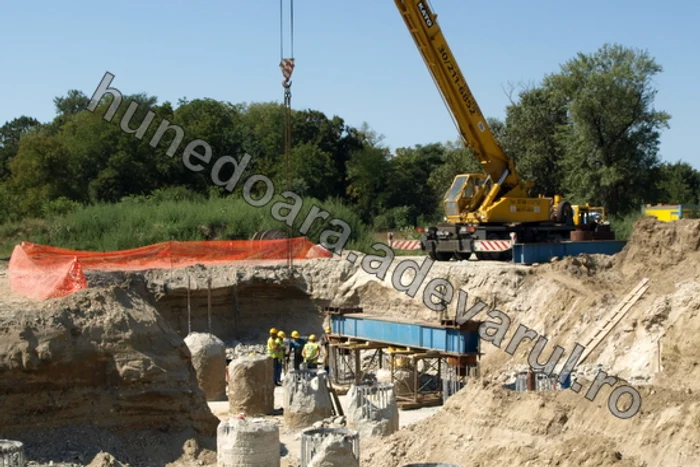 Lucrările pe tronsonul autostrăzii au avansat. Foto: Daniel Guță