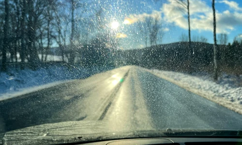 Condus pe zapada - polei- sofer- masina - FOTO Shutterstock