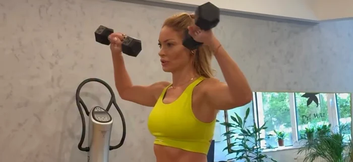 Valentina se antrenează cu greutăți la sală foto: Facebook 