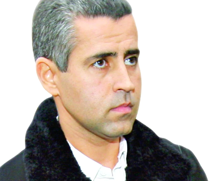
    Remus Truică poate păstra armele  