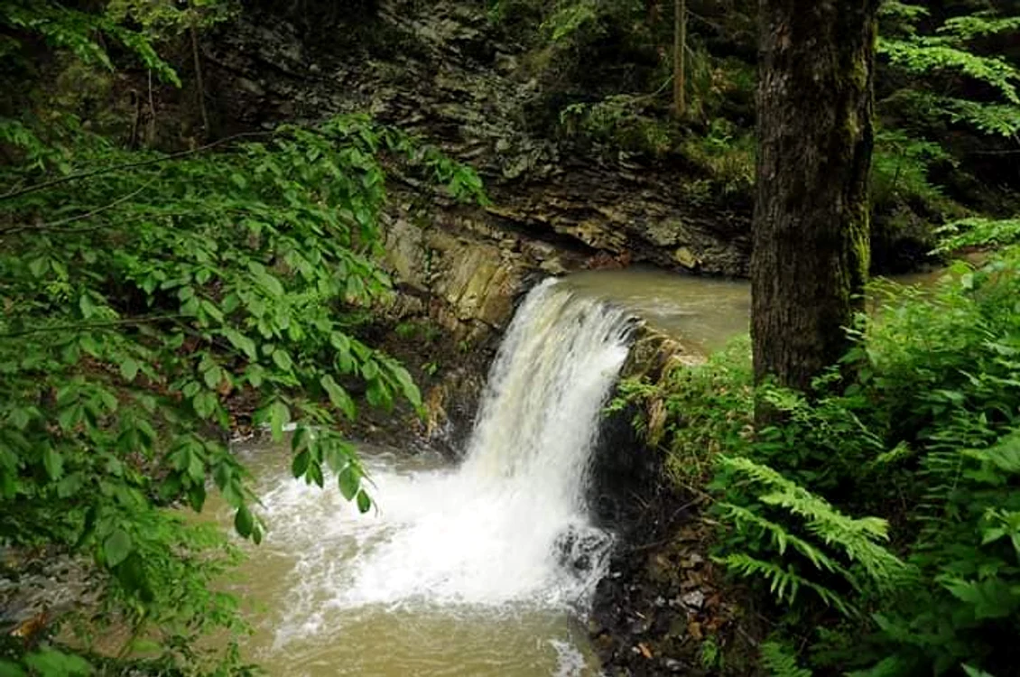 Cascada „Fata moartă” FOTO Turist prin Judetul Bacau