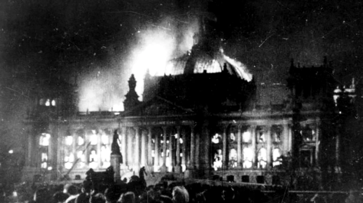 Clădirea Reichstag ului german din Berlin a fost distrusă într un incendiu jpeg