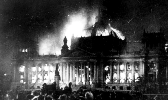 Clădirea Reichstag ului german din Berlin a fost distrusă într un incendiu jpeg