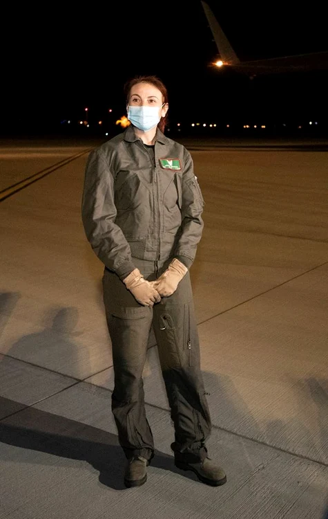 Locotenent-comandorul Simona Maierean, unul din piloții ce miercuri dimineață la ora 03.00 ateriza pe aeroportul din Otopeni