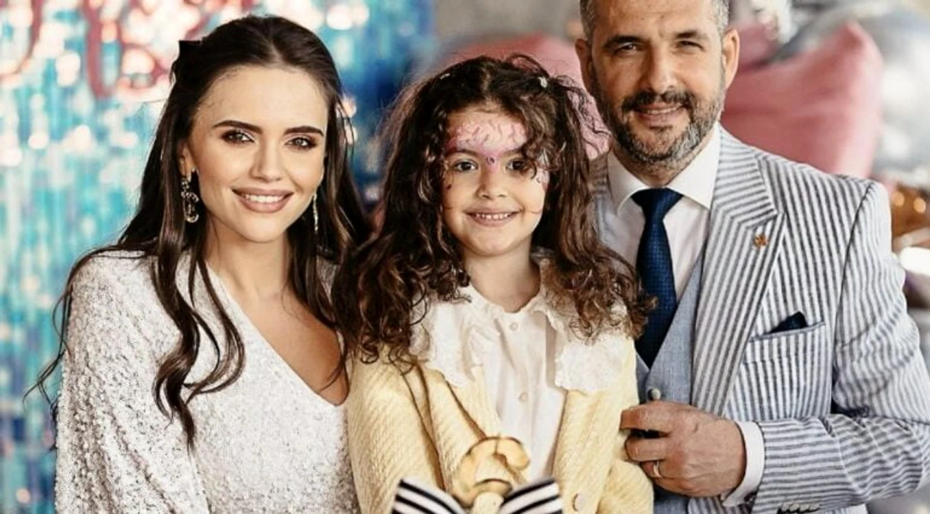 Cristina Șișcanu și familia ei / foto: Social media