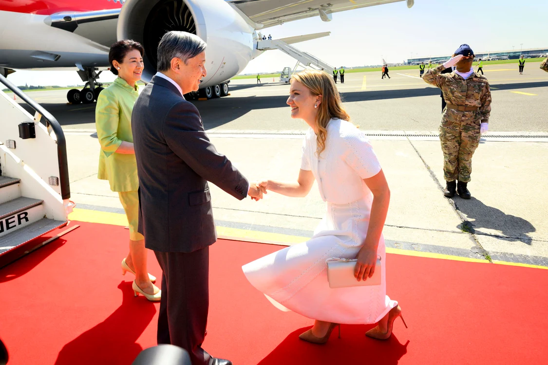Prințesa Elisabeta i a întâmpinat pe împăratul Naruhito și pe împărăteasa Masako Owada ai Japoniei, profimedia 1111434791 jpg