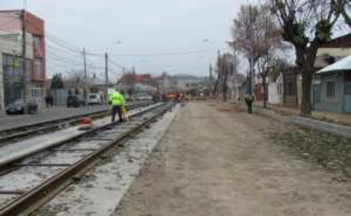 Muncitorii lucrează pe tronsoane pe Dorobanţi, dar nu vor termina în acest an 
