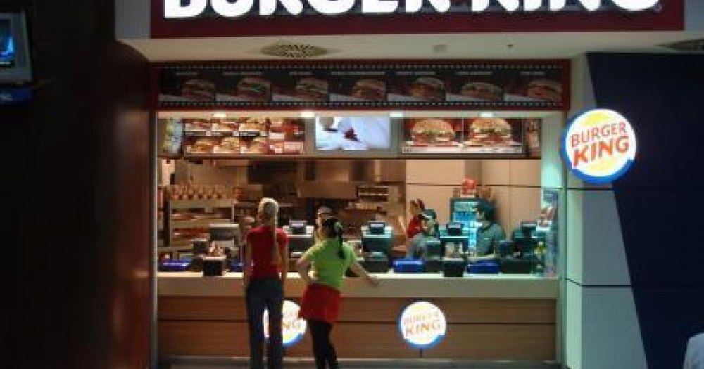 Un fast-food din SUA va plăti 8 milioane de dolari unui client care a alunecat și s-a rănit grav