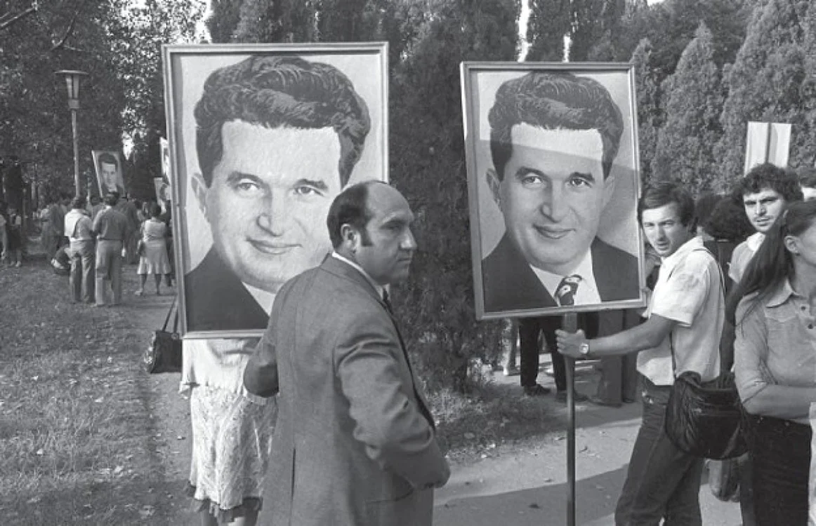 Activităţile de avertizare se derulau în numele PCR şi a liderului acestuia, Nicolae Ceauşescu. Foto Arhivă