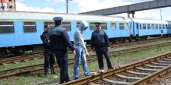 Oamenii legii au îndepărtat obstacolele de pe calea ferată