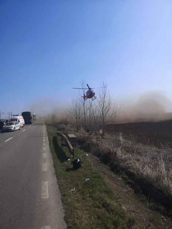Elicopterul SMURD Constanţa a preluat una dintre victime FOTO ISU Ialomiţa