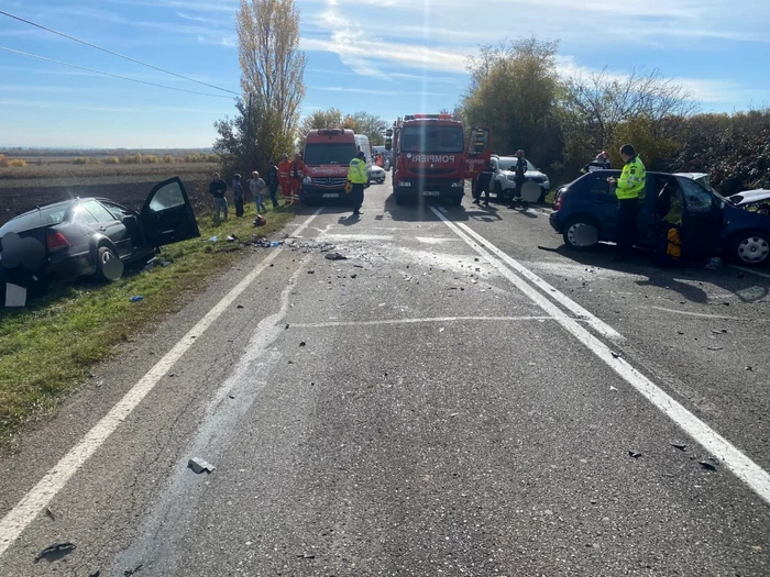 Circulația a fost întreruptă pe ambele sensuri FOTO ISU Neamț