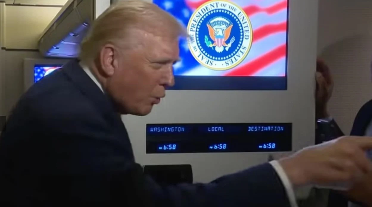 Donald Trump a răbufnit, deranjat de întrebările unei jurnaliste privind Dosarul Epstein: „Liniște, purcelușo!”