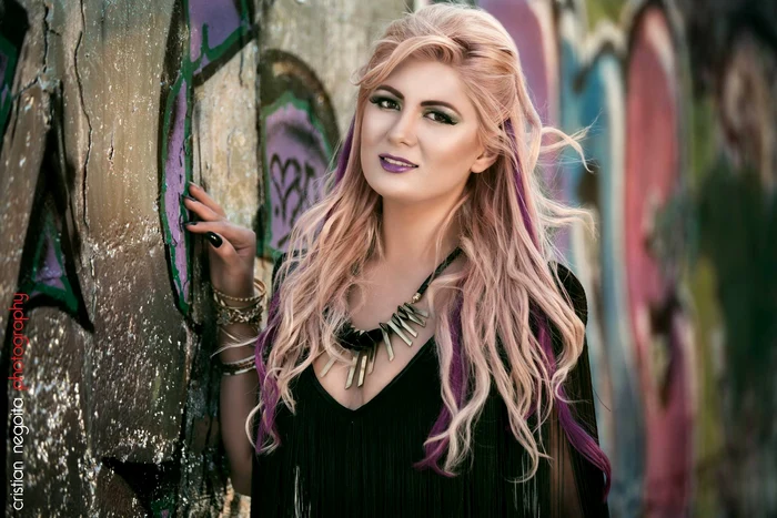 
    Adora a folosit fumigene  