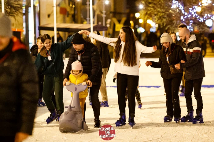 Patinoarul din Piața Libertății FOTO Târgul de Crăciun