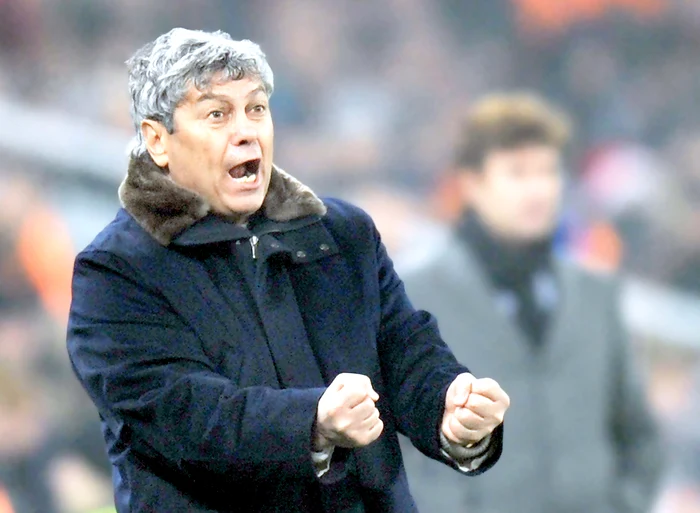 
    Elevii lui Piţi  aleargă pe nisip  