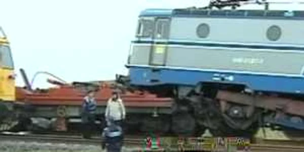 Director CFR: Vinovaţi ar fi mecanicii care nu au oprit la semnalul de avertizare, care era stins