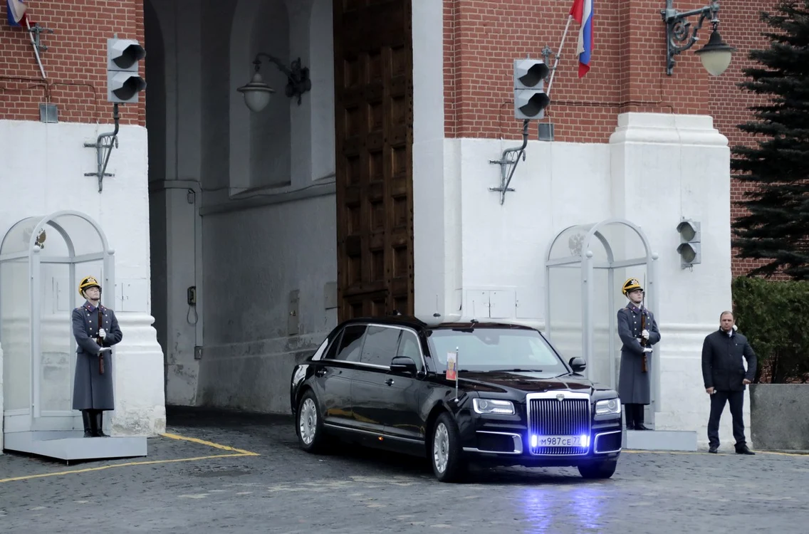 limuzina lui Vladimir Putin accident sau atentat (4) jpg