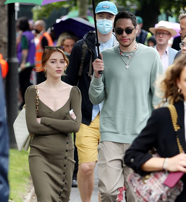 2 phoebe dynevor pete davidson 2 jpg jpeg