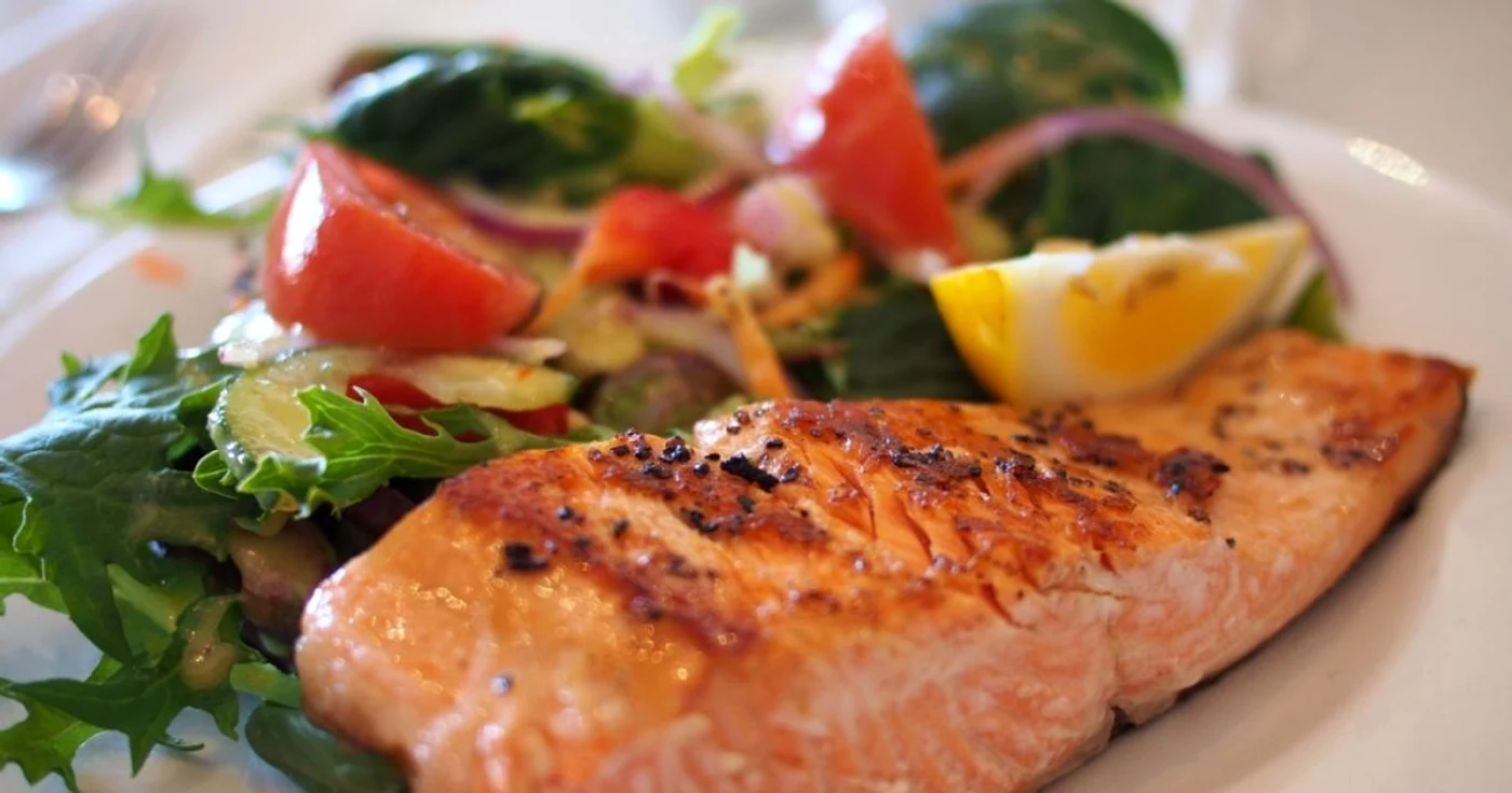 Salată cu peşte  FOTO: pexels.com