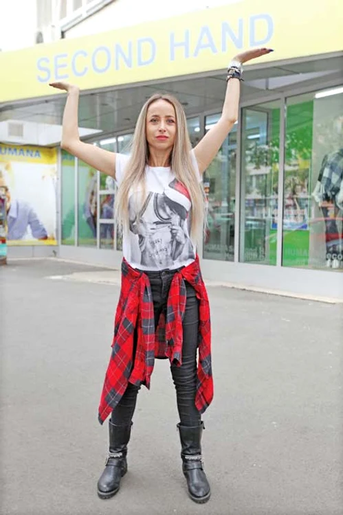 Tricou: 12 lei Cămaşă: 14 lei Blugi: 22 lei Bocanci:  22 lei