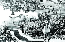 De la olimpicii lui Gheorghiu Dej, la olimpicii zilelor noastre  Tokio '64: O elevă de liceu – azi călugăriță – devine campioană olimpică: Mihaela Peneș jpeg