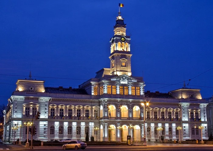 Palatul Administrativ este iluminat arhitectural FOTO Centru de Turism Arad