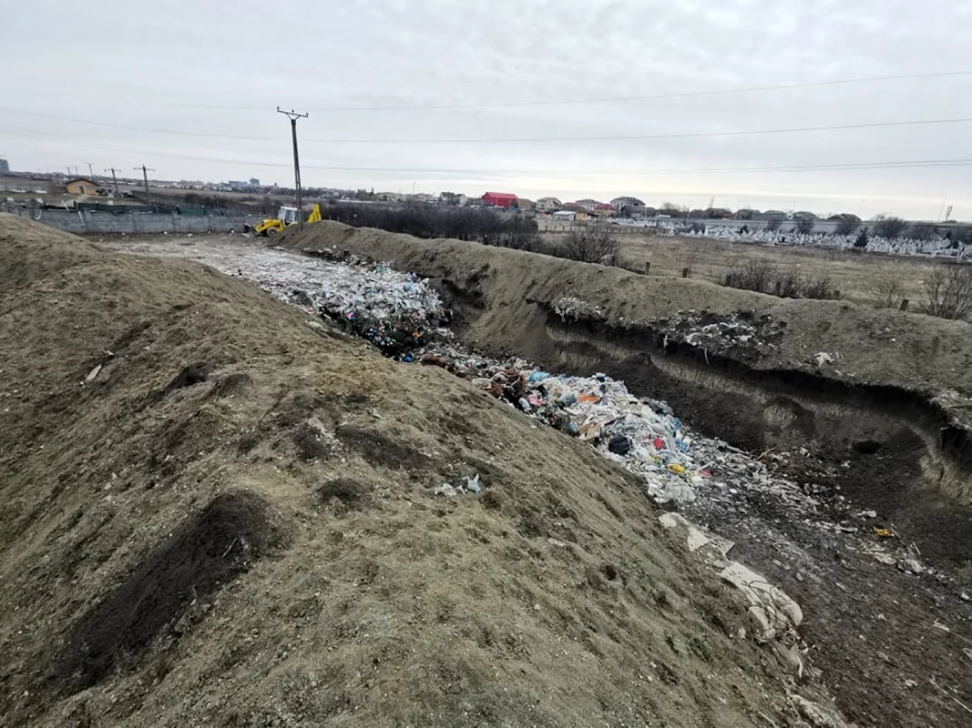 Groapă de gunoi ilegală în Timişoara FOTO Ş.Both