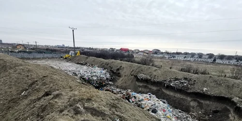 Groapă de gunoi ilegală în Timişoara FOTO Ş.Both