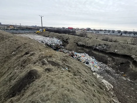 Groapă de gunoi ilegală în Timişoara FOTO Ş.Both