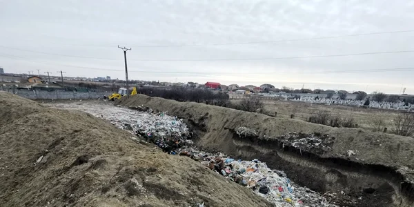 Groapă de gunoi ilegală în Timişoara FOTO Ş.Both