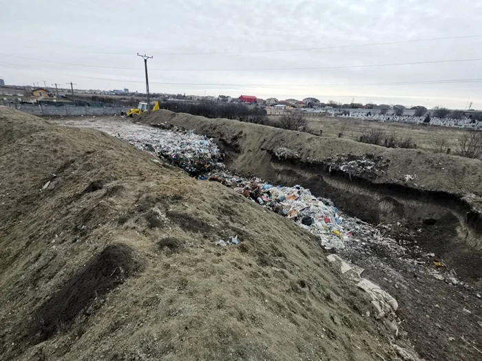 Groapă de gunoi ilegală în Timişoara FOTO Ş.Both