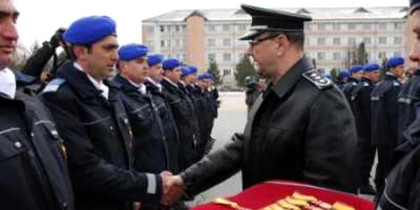 Jandarmi decoraţi pentru activitatea în misiunile internaţionale. FOTO: IJJ Mehedinţi