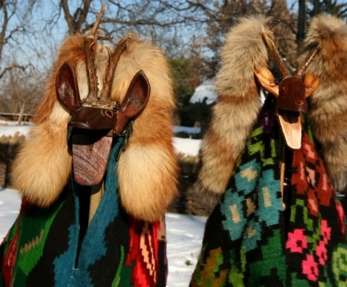 
    Solstițiul de iarnă marchează începutul iernii astronomice. Azi avem cea mai scurtă zi și cea mai lungă noapte din an  