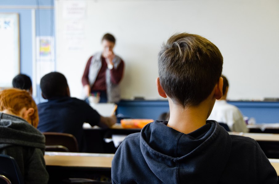 Anomaliile educației: cum să iei bursă de merit cu media 4,59. „Să se numească oricum altfel, dar nu de merit!”