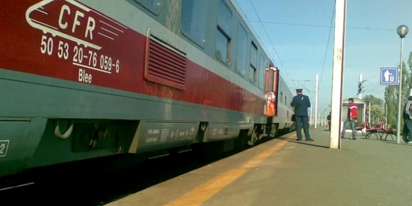 SNCFR recomandă călătorilor să îşi rezerve bilete din timp