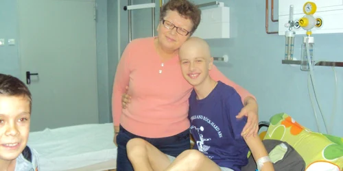 Alex Riciu, pe patul de spital, susținut de familie